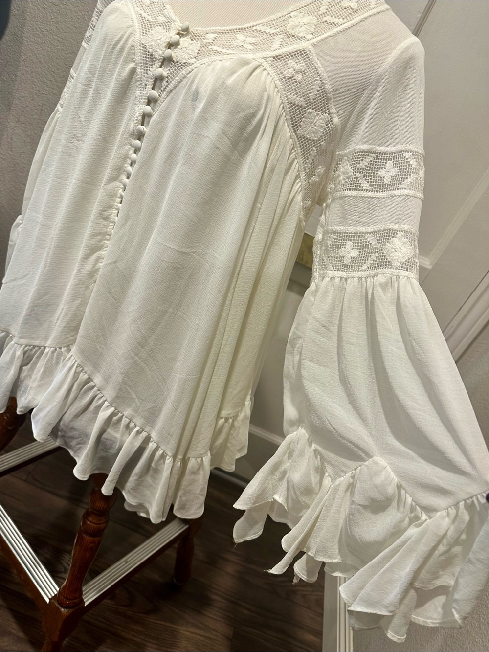 Free People Cream Button-Front Peasant Blouse Boho Chic Lightweight Ruffles M - Picture 4 of 8